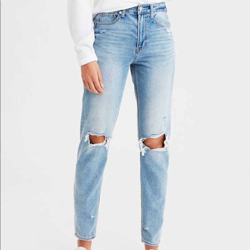 2021 AE Mom Jean Light Wash Size 4 Short